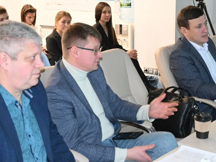 Эксперты слушают защиту проекта